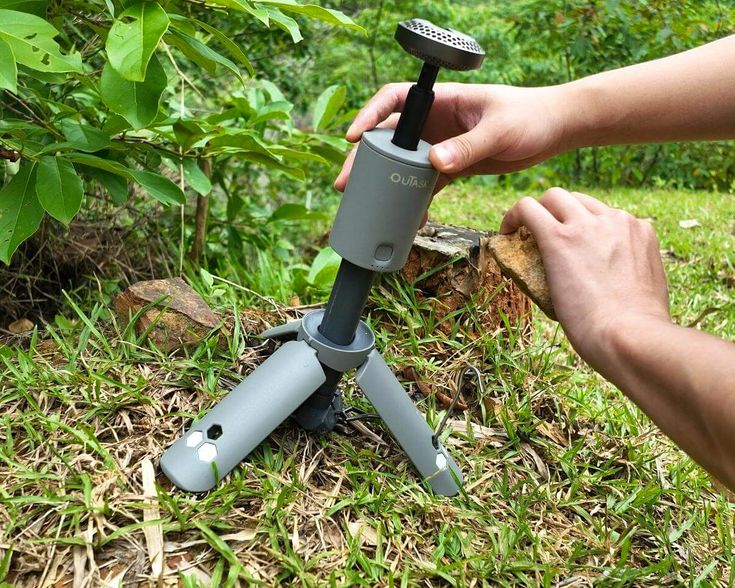 Multifunctional telescopic LED camping lamp